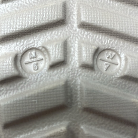 New Crocs Women Brown Shoes Size 7 - Picture 6 of 6